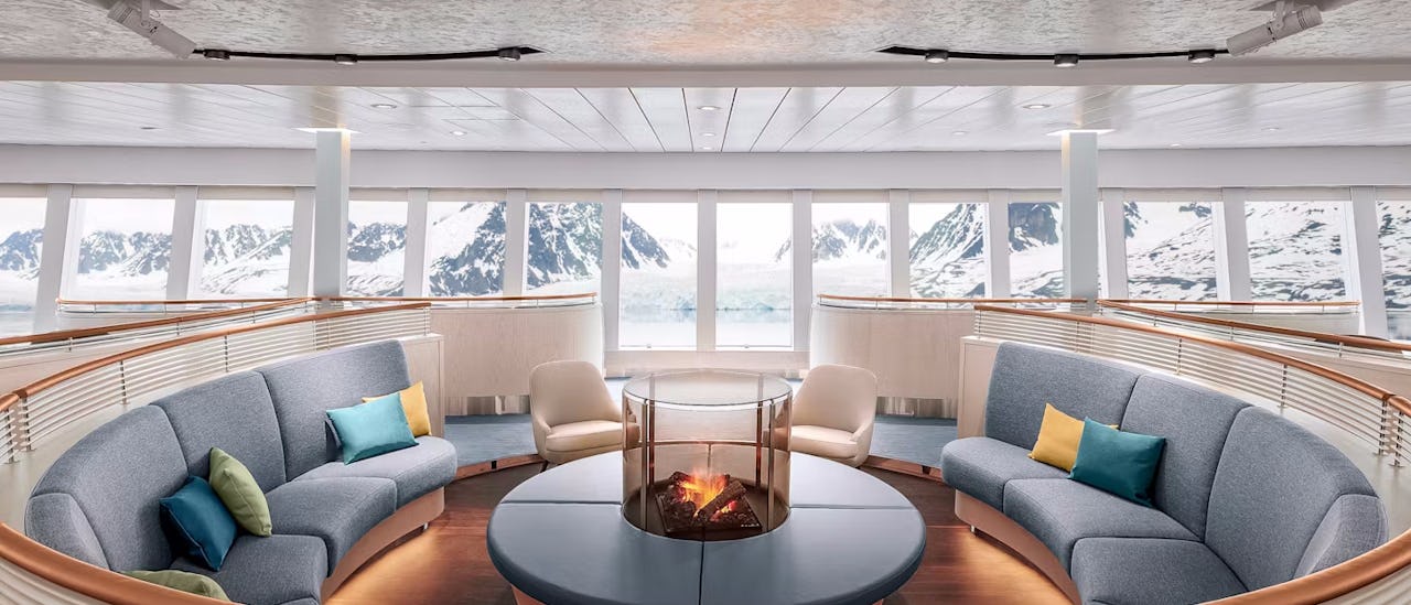 Observation Lounge des Kreuzfahrtschiffes Hanseatic Spirit